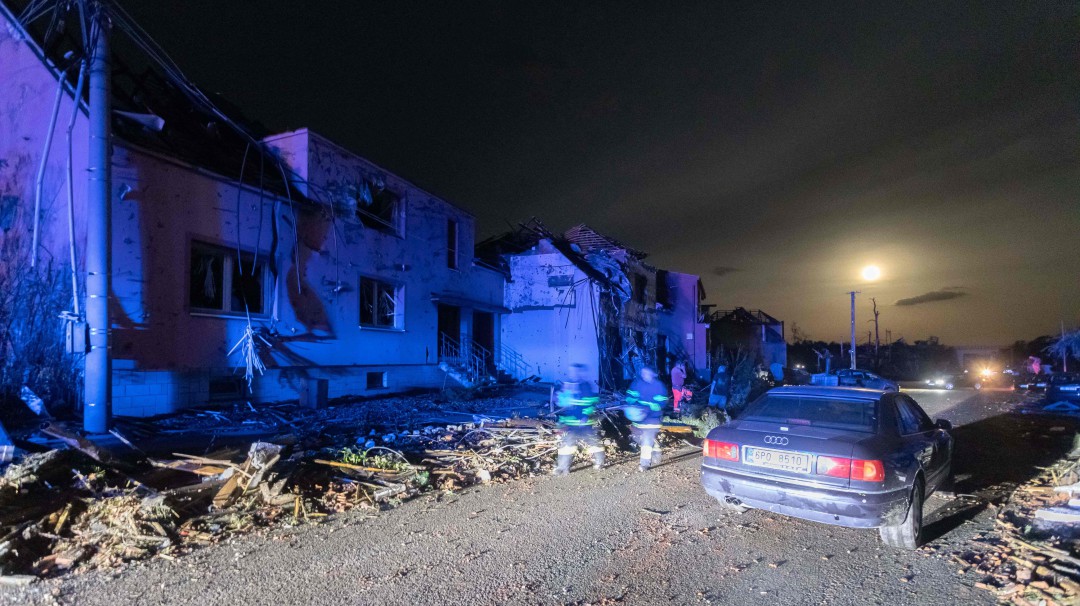 Tornado deja más de 100 heridos en República Checa