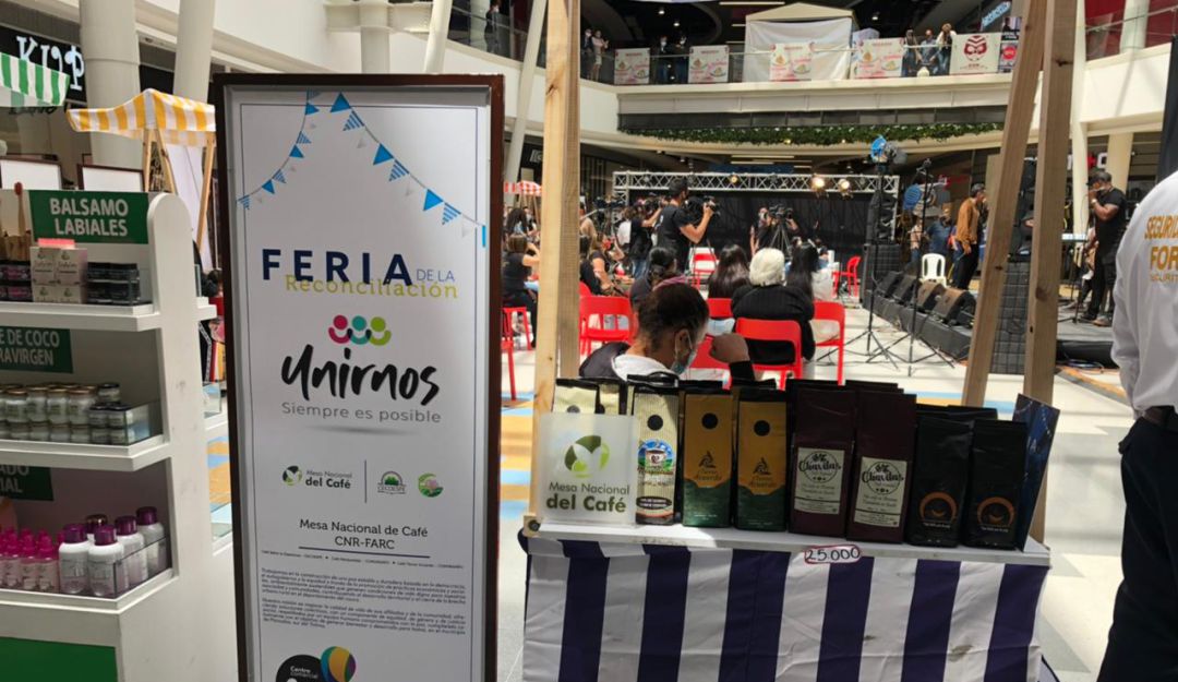 Café de la Esperanza en la Feria de la Reconciliación, en el centro comercial Paseo Villa del Río. Café de la Esperanza en la Feria de la Reconciliación, en el centro comercial Paseo Villa del Río.