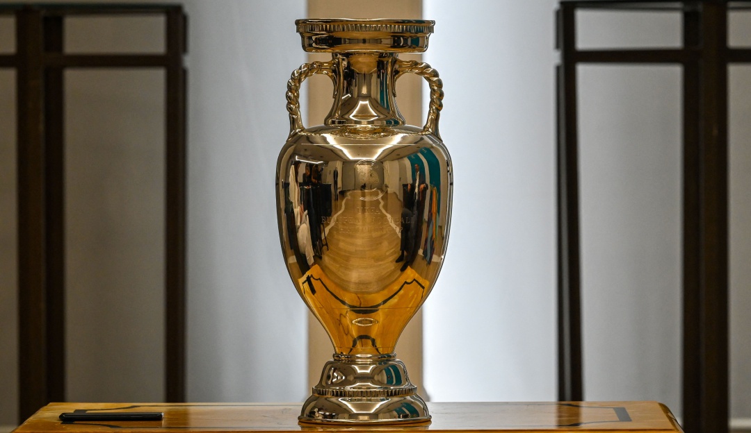Trofeo de la Eurocopa presentado en Roma Trofeo de la Eurocopa presentado en Roma