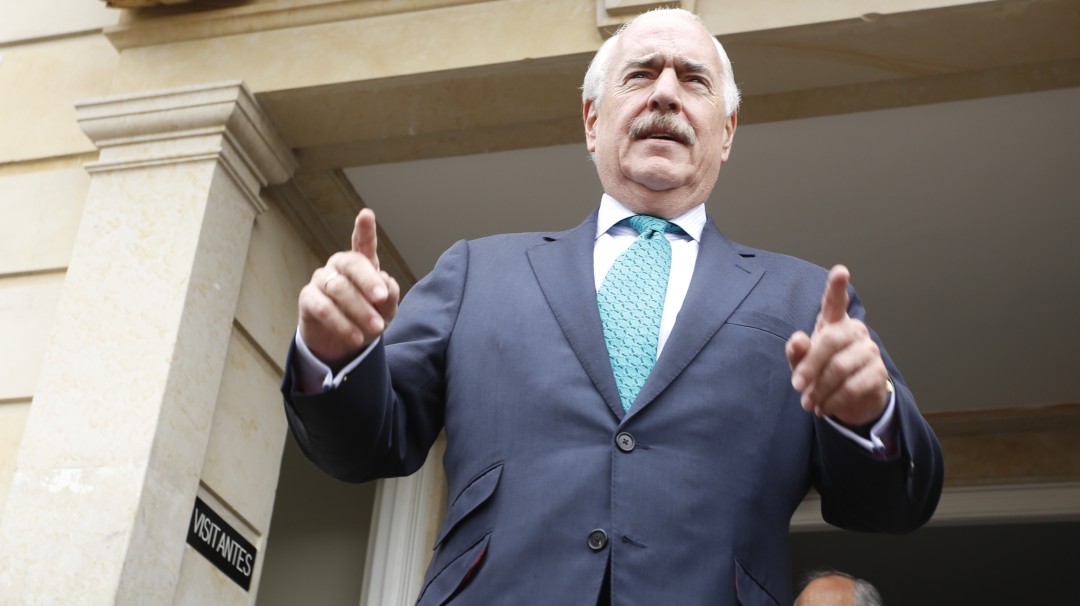 Rafael Pardo acusa a Pastrana de usar Comisión de la Verdad "para mentir"