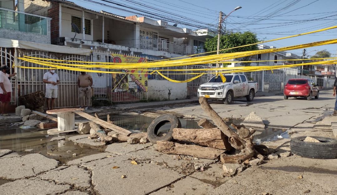 Una semana cumplió el cerramiento hecho por la comunidad, y secretaría de infraestructura no habla de una solución Una semana cumplió el cerramiento hecho por la comunidad, y secretaría de infraestructura no habla de una solución