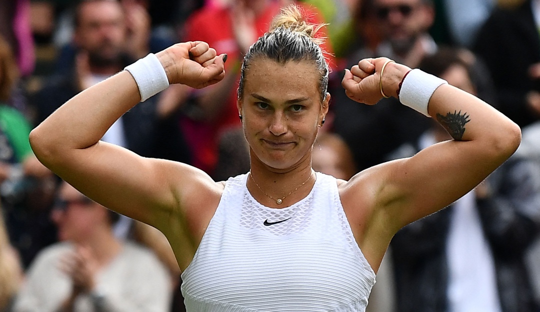 Aryna Sabalenka celebrando su victoria en segunda ronda de Wimbledon 2021 Aryna Sabalenka celebrando su victoria en segunda ronda de Wimbledon 2021