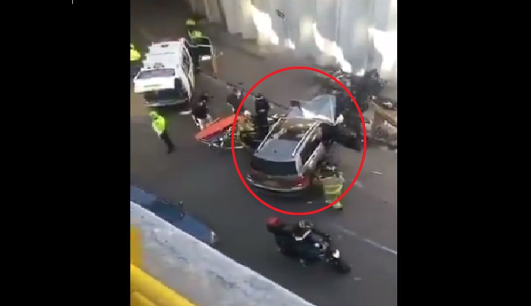 Carro cayó del deprimido de la calle 94 en Bogotá Carro cayó del deprimido de la calle 94 en Bogotá