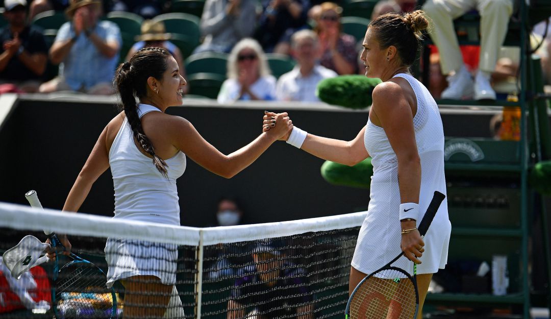 María Camila saludo a Aryna Sabalenka al final del juego. María Camila saludo a Aryna Sabalenka al final del juego.