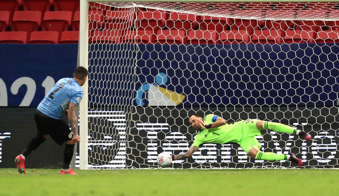 David Ospina atajándole el penal a Gimenez en Copa América 2021 David Ospina atajándole el penal a Gimenez en Copa América 2021