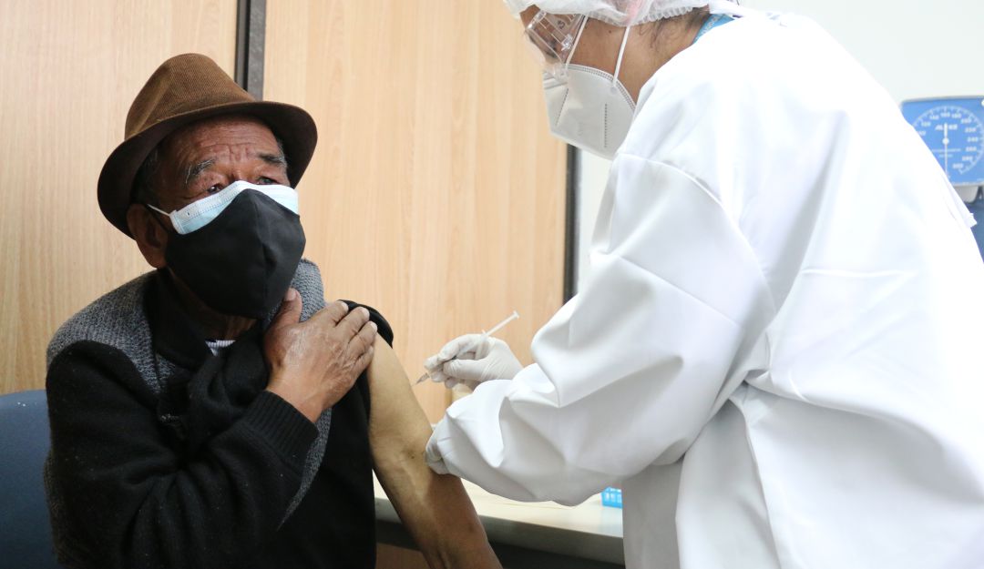 Vacunación a campesinos en Colombia. Imagen de referencia. Vacunación a campesinos en Colombia. Imagen de referencia.