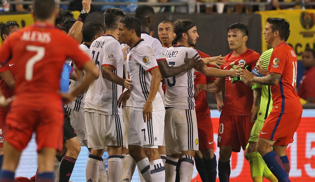 Colombia enfrentando a Chile en la semifinal de la Copa América Centenario en 2016 Colombia enfrentando a Chile en la semifinal de la Copa América Centenario en 2016
