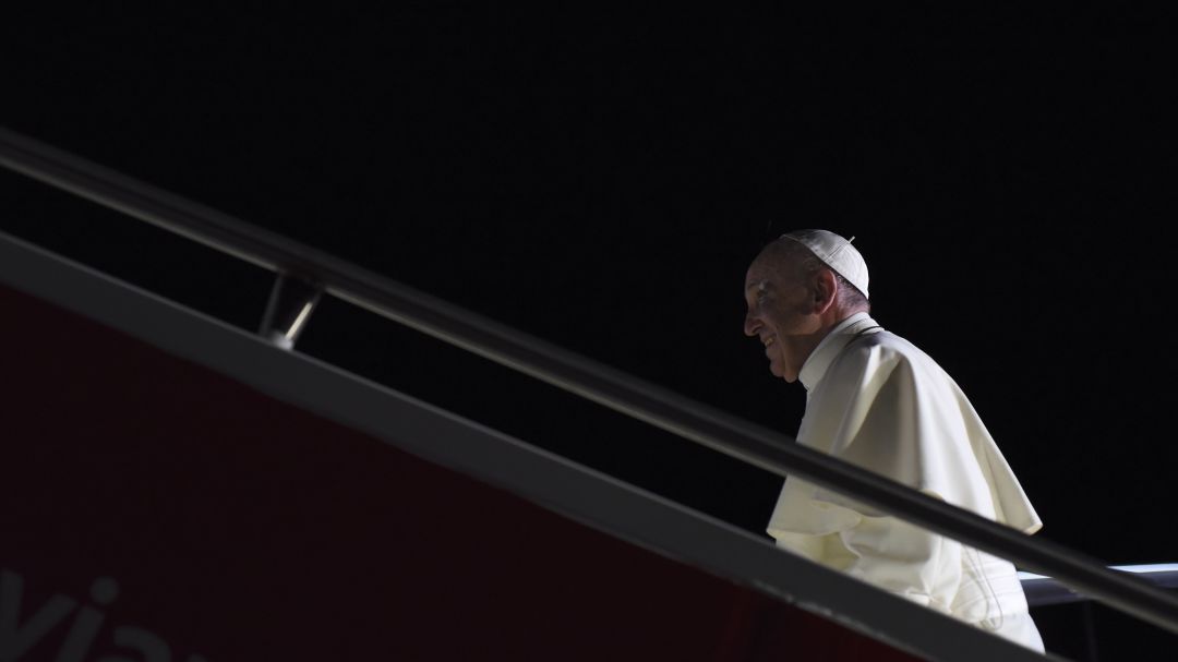 Papa Francisco fue operado con éxito pero seguirá internado al menos 5 días