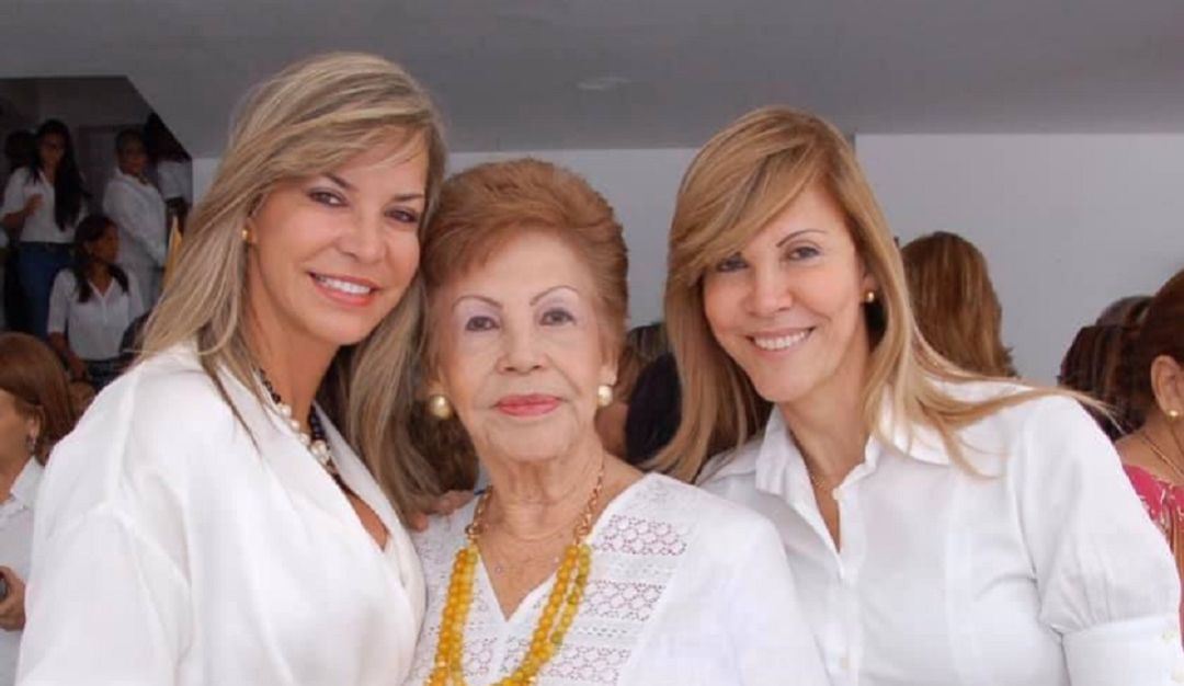 La señora Bertha Torres e hijas La señora Bertha Torres e hijas