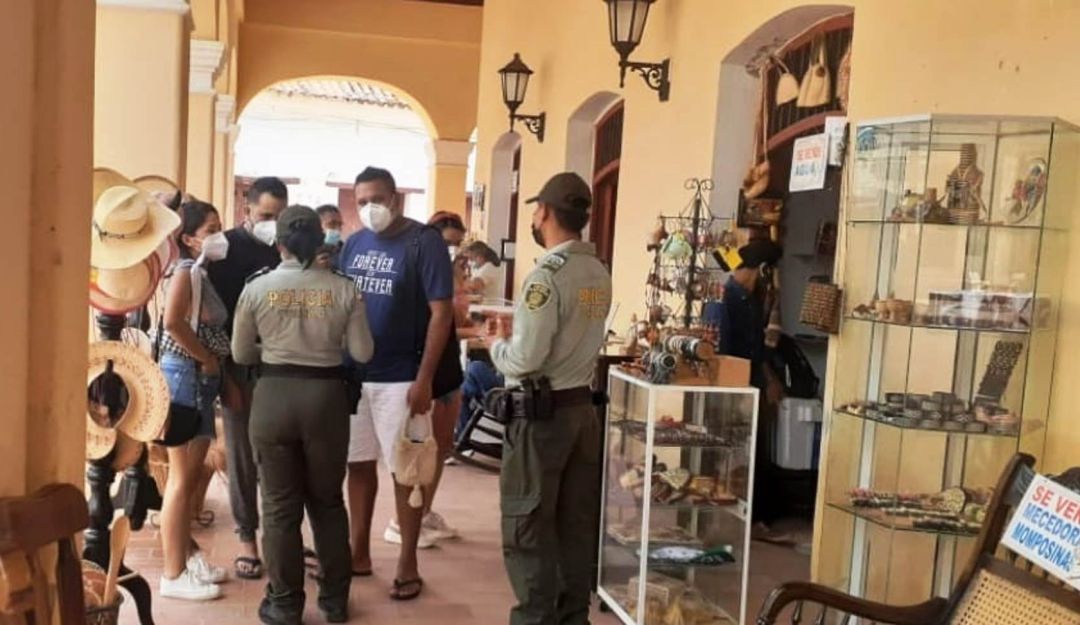 En la actividad fueron sensibilizados cerca de 150 personas, para denunciar comportamientos que afecten menores de edad En la actividad fueron sensibilizados cerca de 150 personas, para denunciar comportamientos que afecten menores de edad