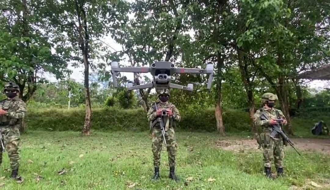 Los 20 drones vuelan a una velocidad máxima de 19 metros por segundo. Los 20 drones vuelan a una velocidad máxima de 19 metros por segundo.