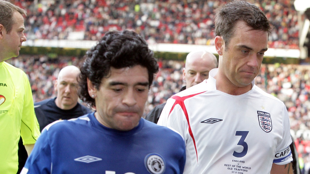 Después de 15 años se viralizó video de Maradona con Robbie Williams