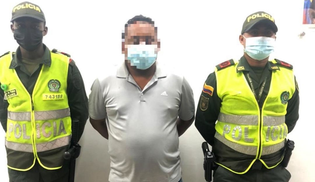 El ciudadano fue capturado por el delito de daño en bien ajeno y puesto a disposición de la Fiscalía General de la Nación El ciudadano fue capturado por el delito de daño en bien ajeno y puesto a disposición de la Fiscalía General de la Nación