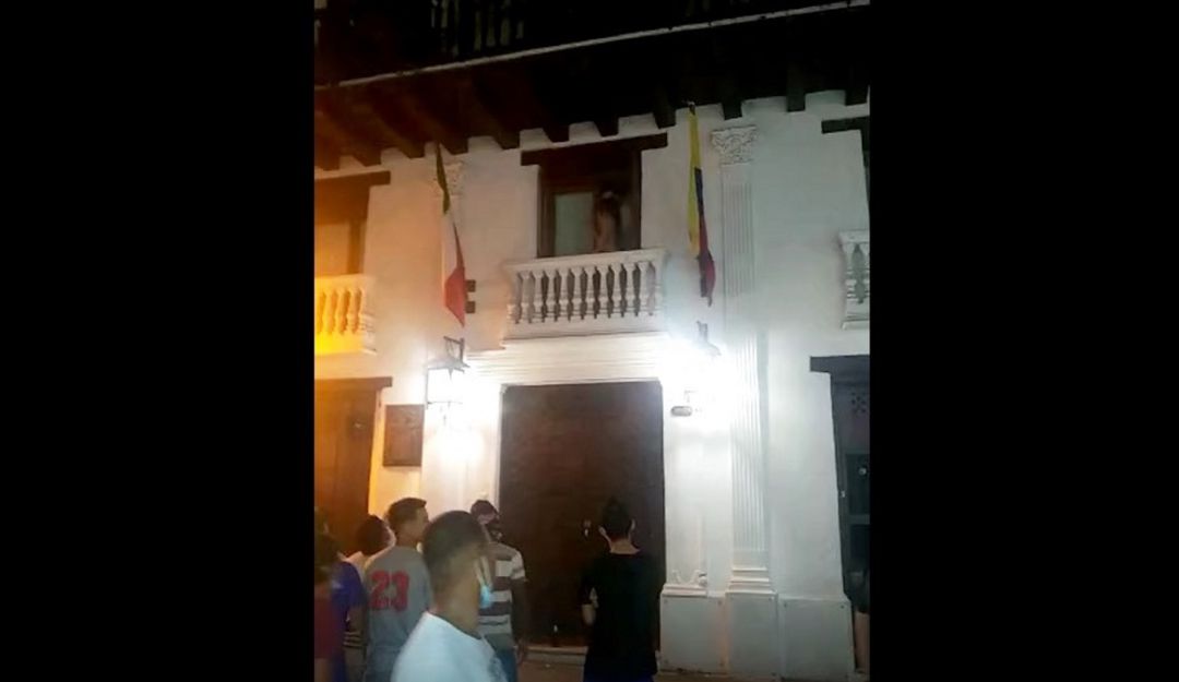Sancionadas personas que sostuvieron actos sexuales en balcón de Cartagena Sancionadas personas que sostuvieron actos sexuales en balcón de Cartagena