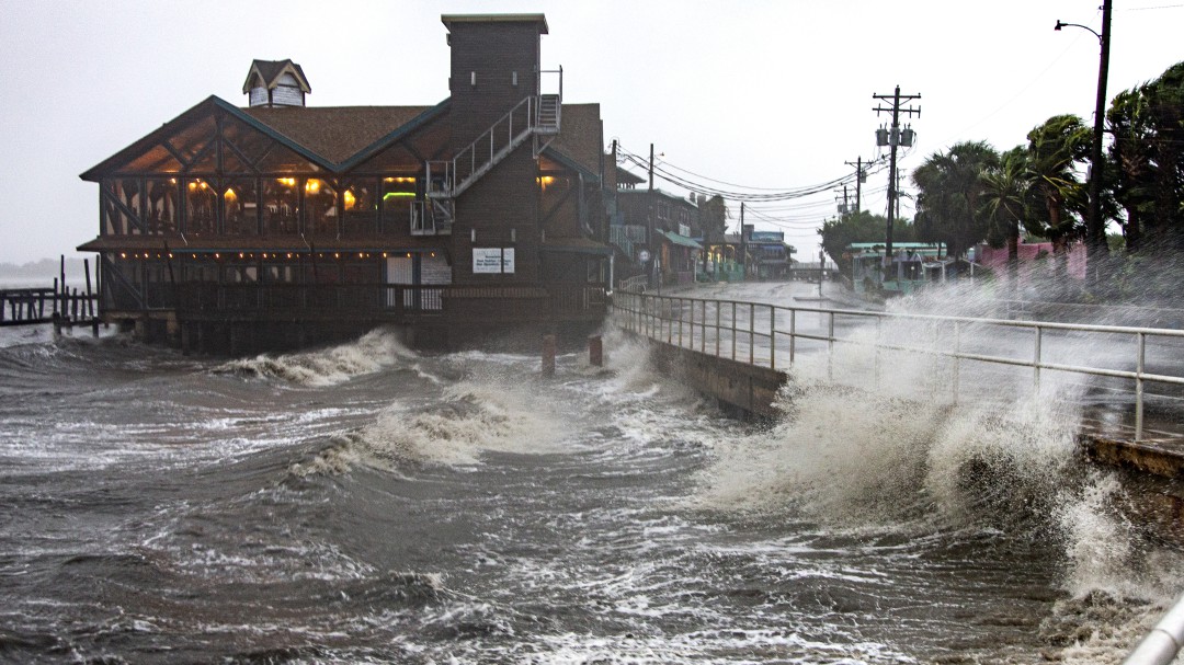 Tormenta tropical Elsa toca tierra en Florida