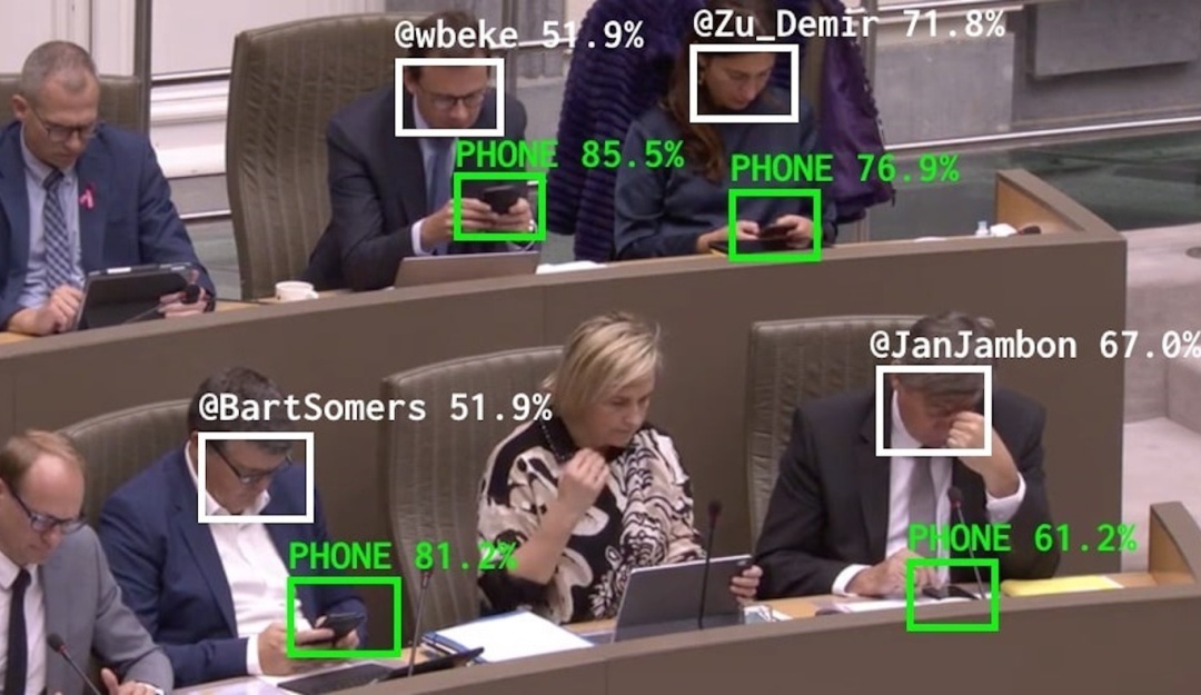 ¡Atentos políticos! Sistema detecta cuando mira el celular en plenaria ¡Atentos políticos! Sistema detecta cuando mira el celular en plenaria