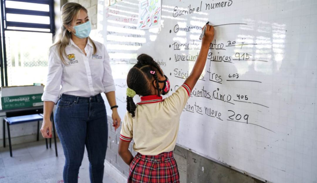 296 estudiantes del área rural de Calamar han regresado a las aulas 296 estudiantes del área rural de Calamar han regresado a las aulas