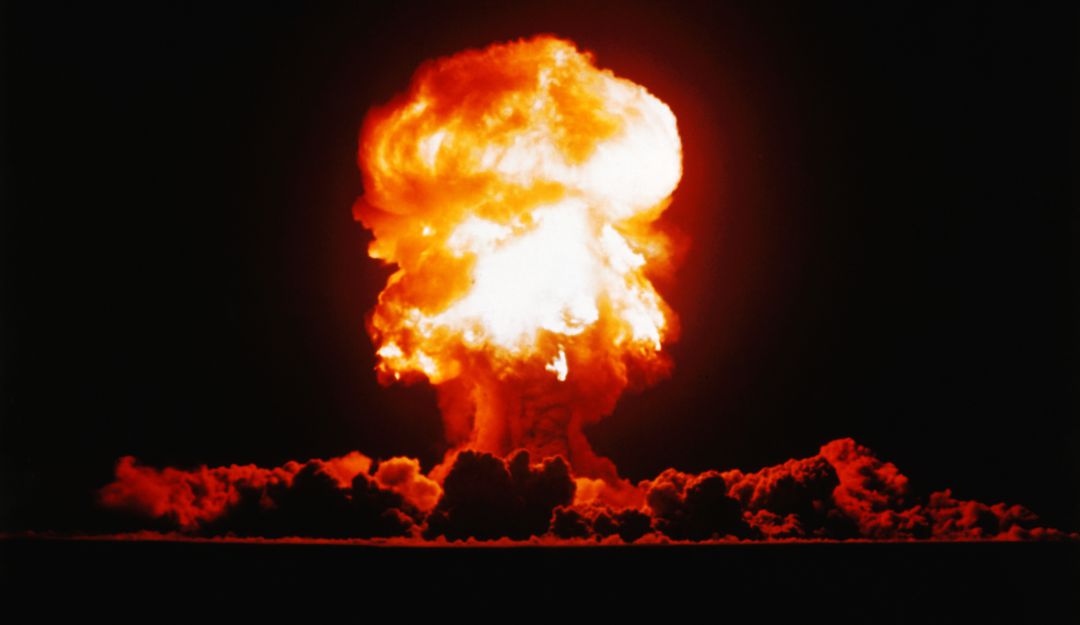 Detonación nuclear en sitios de prueba en Nevada, Estados Unidos. Detonación nuclear en sitios de prueba en Nevada, Estados Unidos.