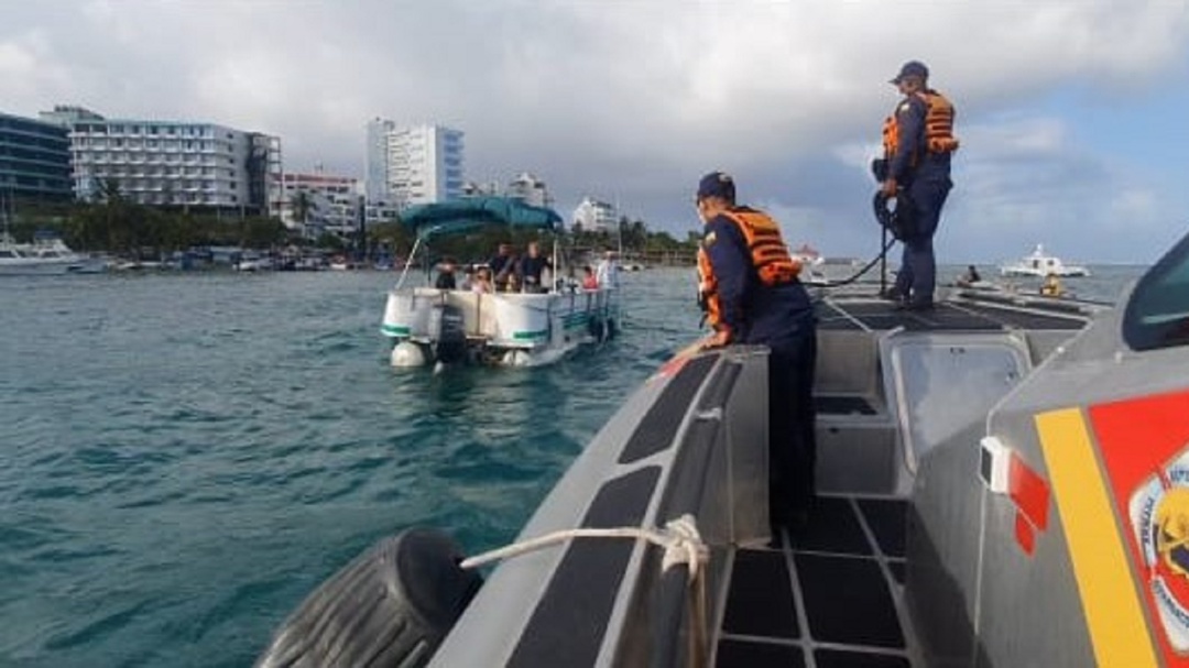 Rescatan a turistas que quedaron a la deriva en San Andrés