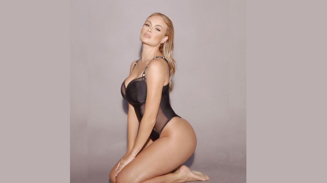 "Eres un monumento nacional", le dicen a Sara Uribe por esta sensual foto