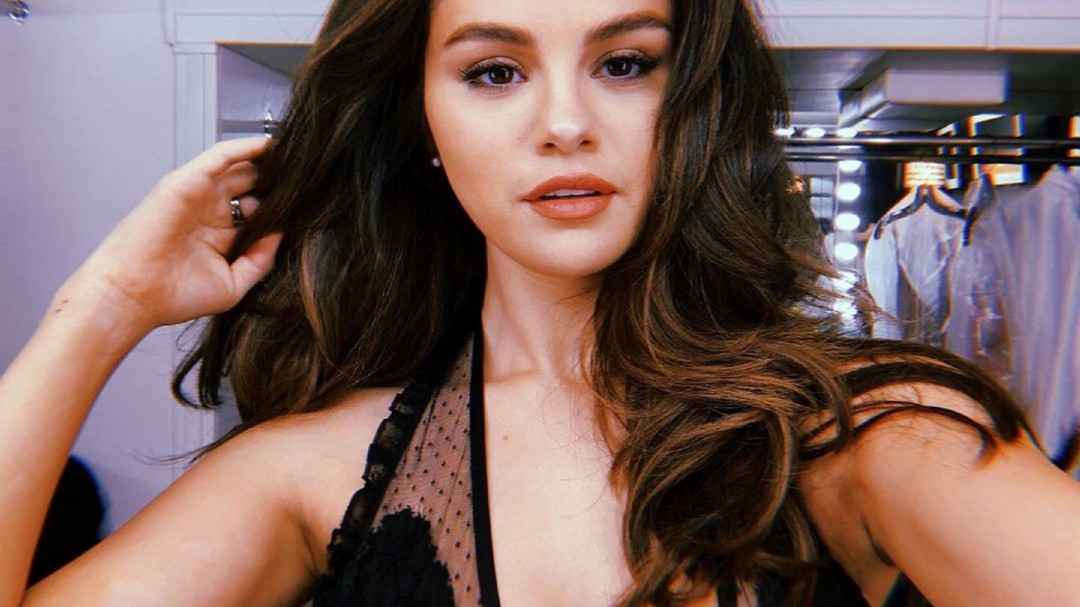 Con despampanantes fotos, Selena Gómez mostró su curvilíneo cuerpo