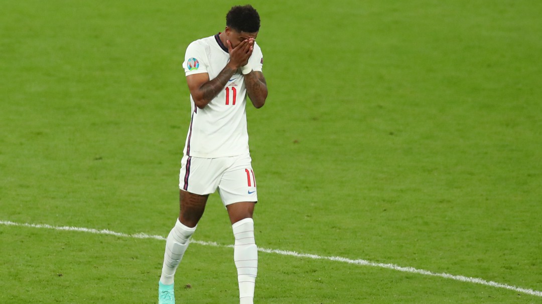 Rashford se disculpa por su penal fallado, pero no sus "orígenes"