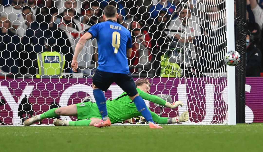 Jordan Pickford atajando el penal a Andrea Belotti Jordan Pickford atajando el penal a Andrea Belotti