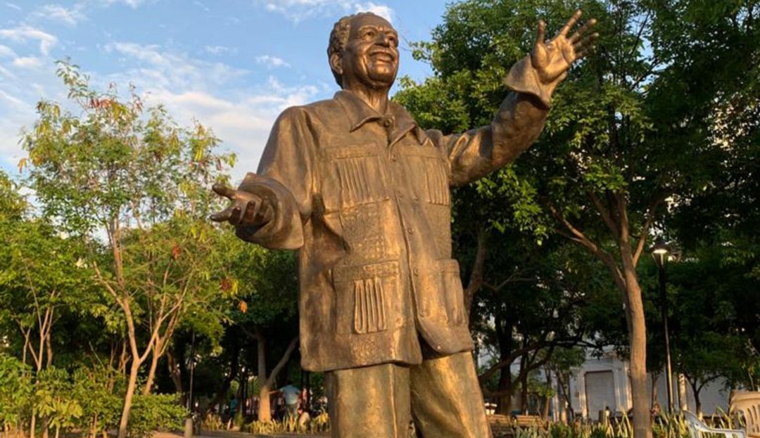 Hechos de vándalos: En Santa Marta vandalizan el monumento hecho en honor a Gabriel García Hechos de vándalos: En Santa Marta vandalizan el monumento hecho en honor a Gabriel García
