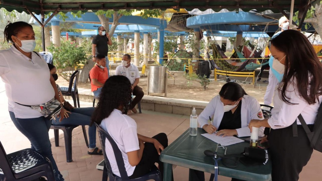 Brindan atención médica a jóvenes en huelga de hambre en Riohacha