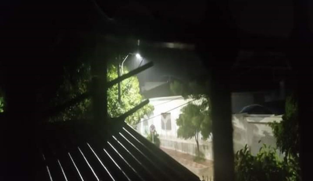 Una de las casas afectadas por los fuertes vientos. Una de las casas afectadas por los fuertes vientos.