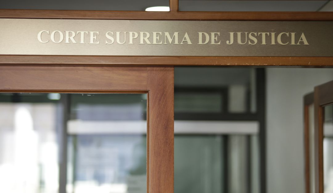 La Corte Suprema de Justicia condenó al exgobernador (e) del Chocó Roger Pastor Mosquera Lozano, a 15 años y 5 meses de prisión La Corte Suprema de Justicia condenó al exgobernador (e) del Chocó Roger Pastor Mosquera Lozano, a 15 años y 5 meses de prisión