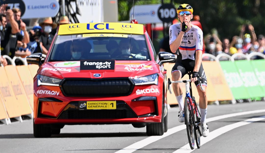Matej Mohoric festeja al ganar la etapa 19 del Tour de Francia. Matej Mohoric festeja al ganar la etapa 19 del Tour de Francia.