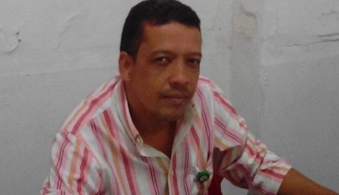 El funcionario lleva dos años trabajando en la empresa Vallecaucana de Aguas. El funcionario lleva dos años trabajando en la empresa Vallecaucana de Aguas.