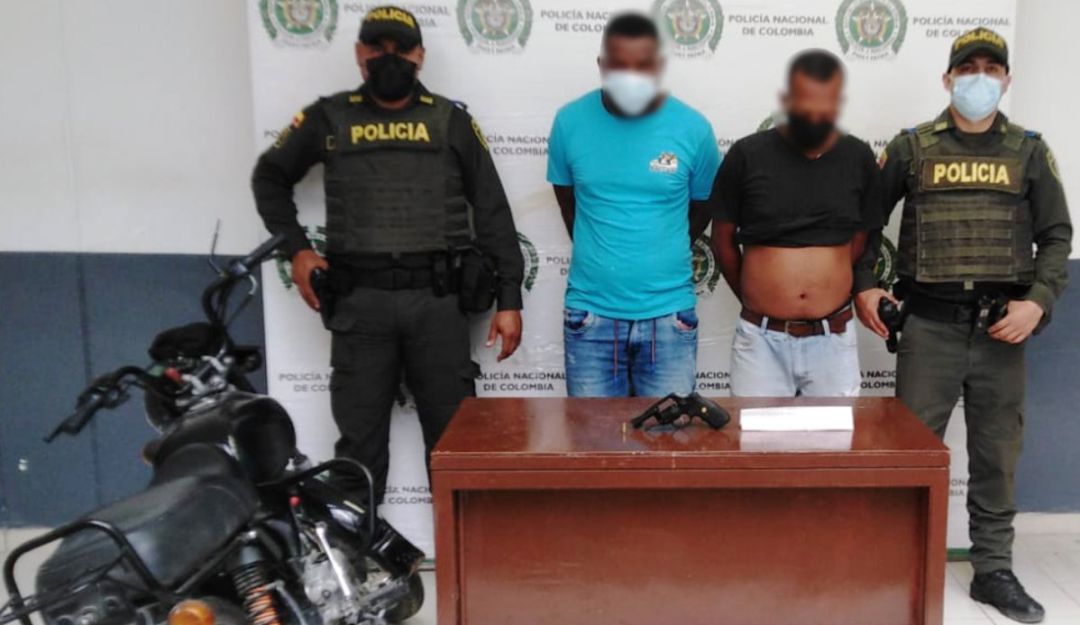 Además se llevó a cabo la incautación de 479 dosis de alucinógenos, cinco armas de fuego y 110 armas corto-punzantes Además se llevó a cabo la incautación de 479 dosis de alucinógenos, cinco armas de fuego y 110 armas corto-punzantes