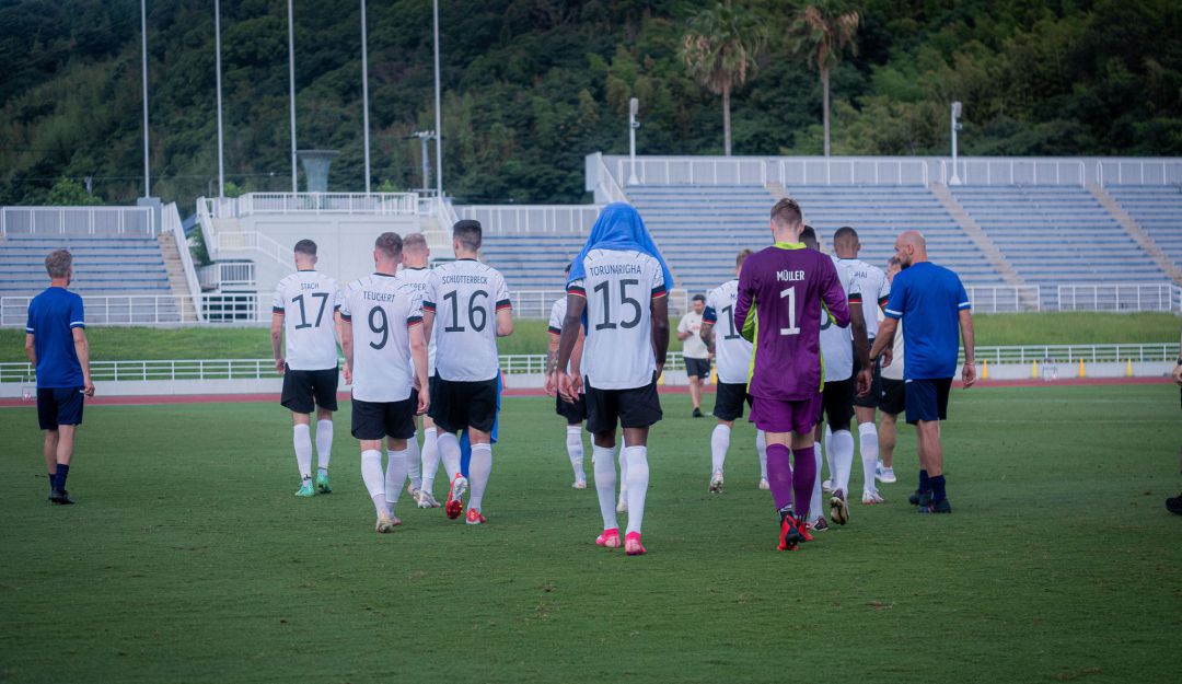Selección olímpica alemana abandona un juego ante Honduras tras insultos racistas Selección olímpica alemana abandona un juego ante Honduras tras insultos racistas