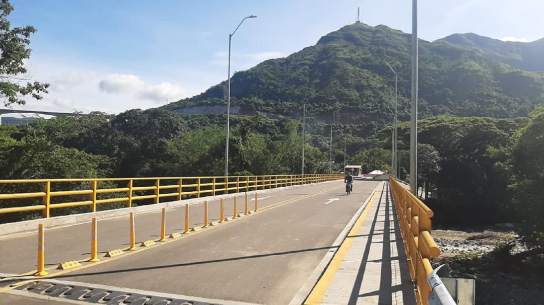 Habilitan nuevo puente sobre el río Coello en Gualanday
