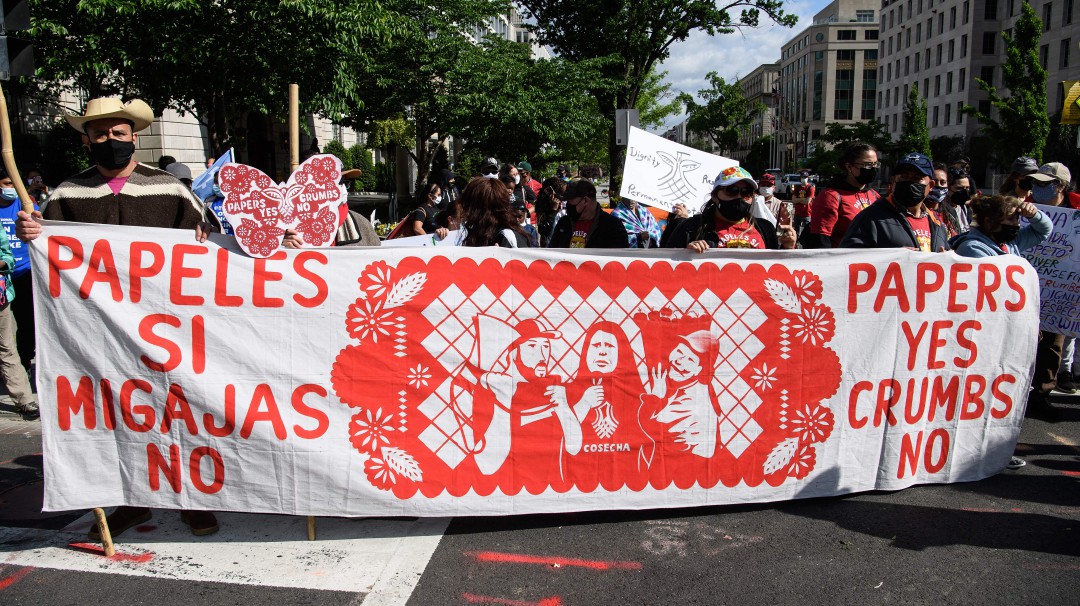 Juez de Texas bloquea la emisión de nuevos permisos de DACA en EE.UU.
