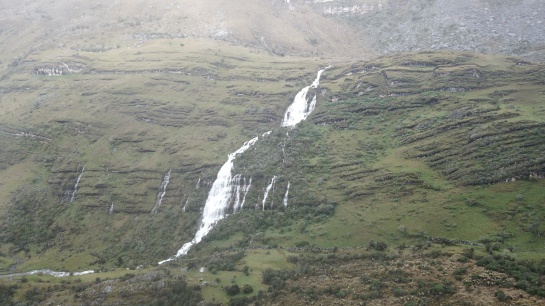 La cascada más grande de aguas cristalinas es el Servitá, río que nace en el Almorzadero y el cual le provee el recurso a cinco municipios de la provincia de García Rovira. Luego de recorrer varios kilómetros desemboca en el río Chicamocha. La cascada más grande de aguas cristalinas es el Servitá, río que nace en el Almorzadero y el cual le provee el recurso a cinco municipios de la provincia de García Rovira. Luego de recorrer varios kilómetros desemboca en el río Chicamocha.
