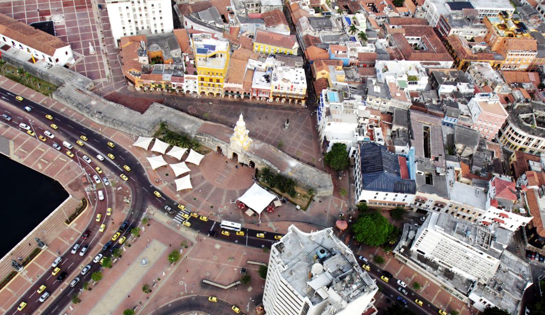Los cartageneros resistieron en la ciudad amurallada durante 105 días el acecho de los españoles y murió una tercera parte de la población Los cartageneros resistieron en la ciudad amurallada durante 105 días el acecho de los españoles y murió una tercera parte de la población