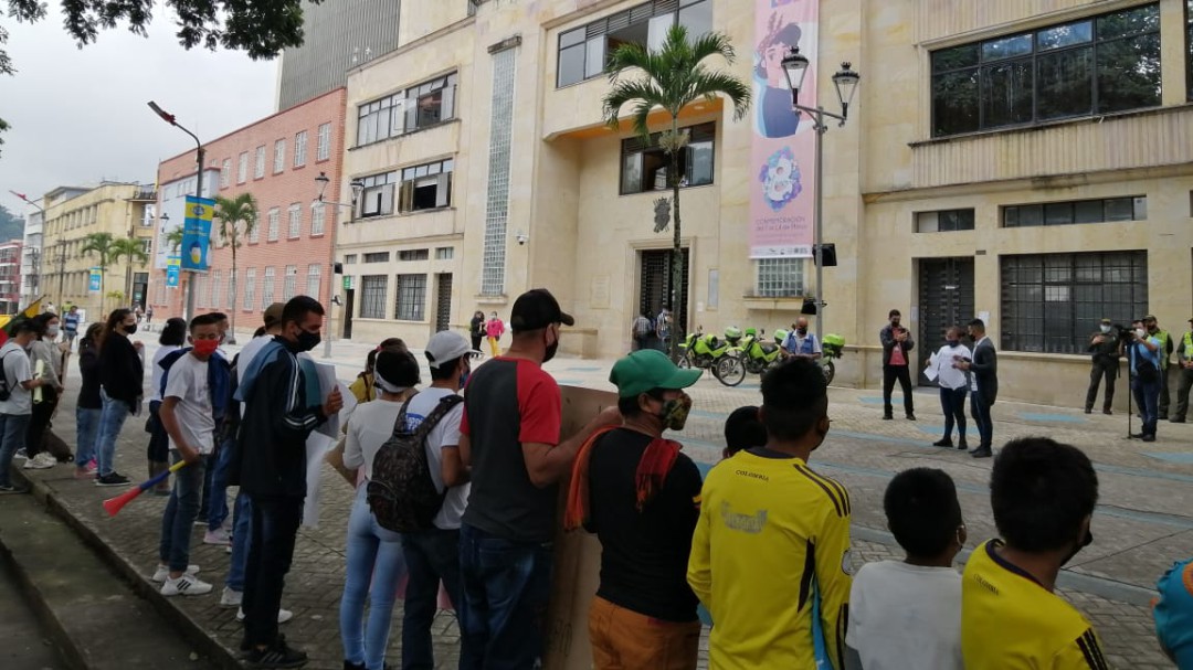 Maestros de Ibagué realizarán plantón en el parque Bolívar