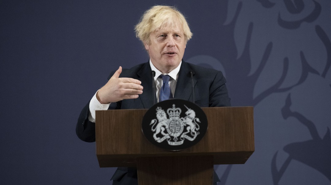 Inglaterra levanta casi todas las restricciones por el COVID-19