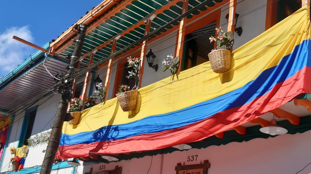 Filandia, sus balcones en la fiesta patria y de Festival Camino del Quindío