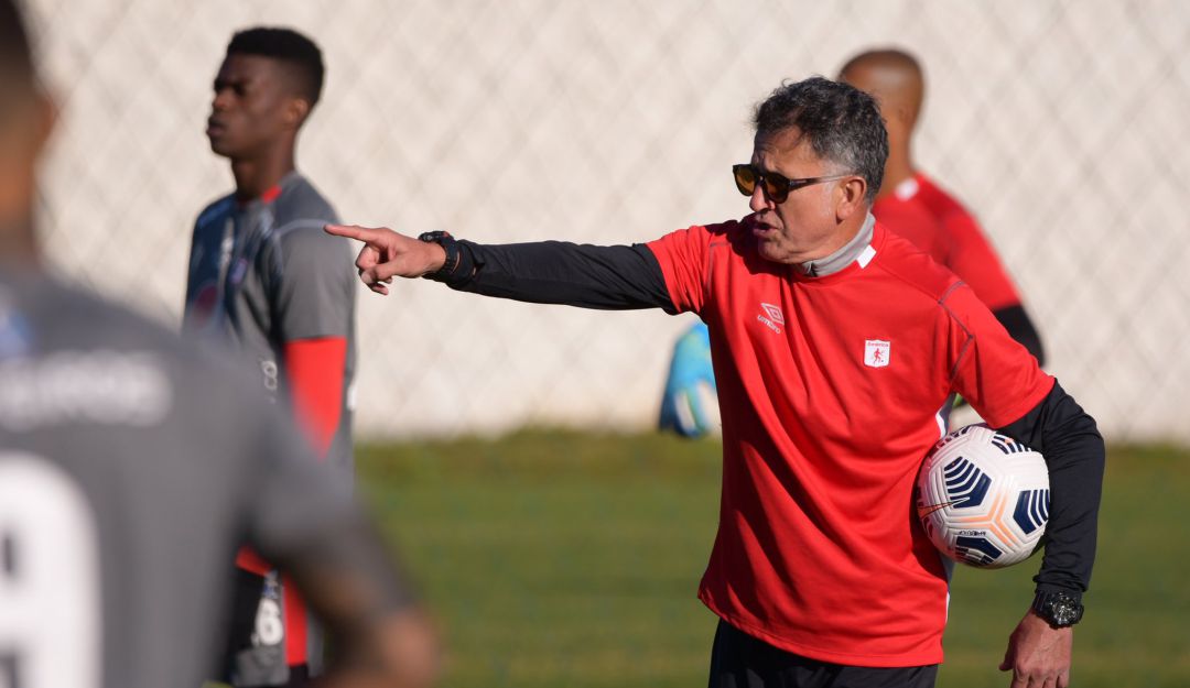 Juan Carlos Osorio entrenando al América de Cali en 2021 Juan Carlos Osorio entrenando al América de Cali en 2021