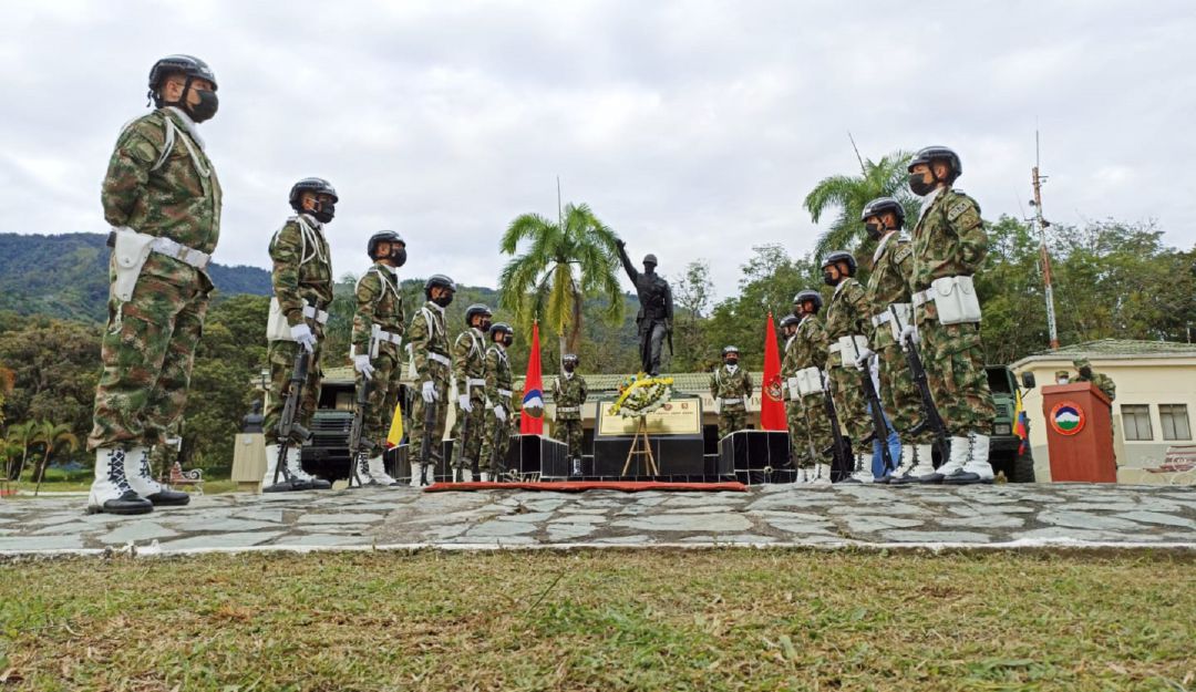 Ofrenda floral en el Cantón Militar Pijao Ofrenda floral en el Cantón Militar Pijao