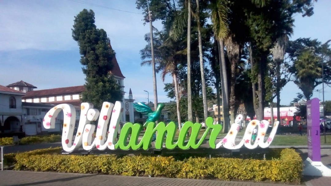 Medimás entrega computadores en Villamaría