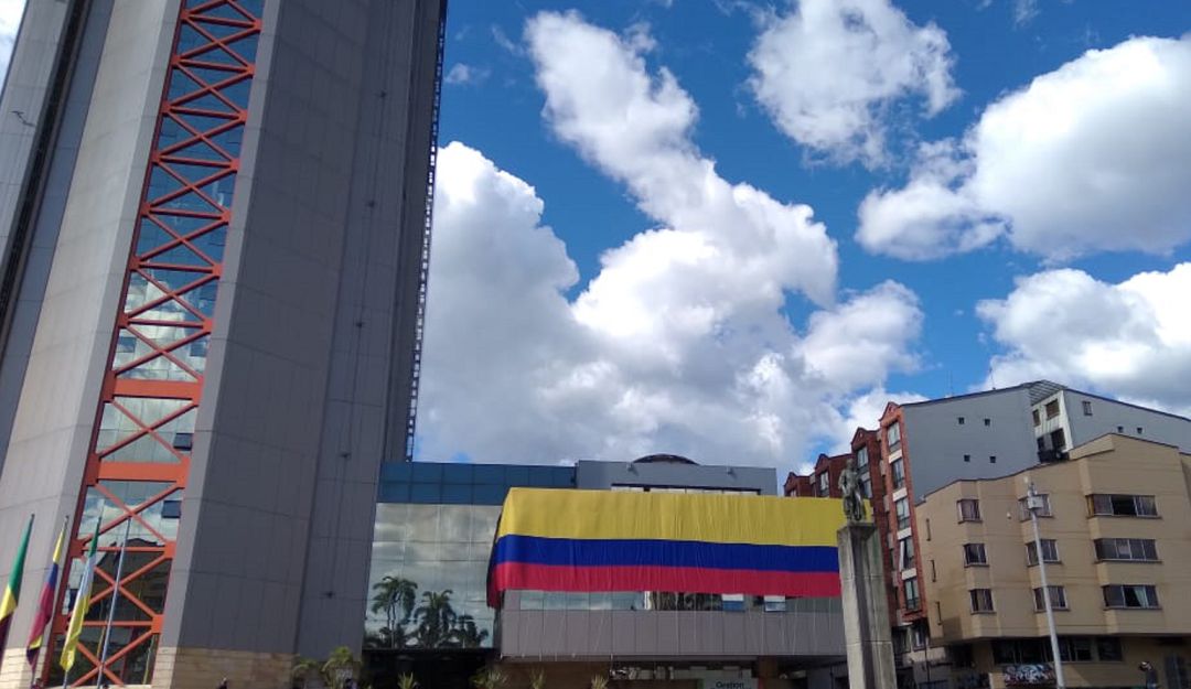 Plaza de Bolívar de Armenia en el marco del 20 de julio Plaza de Bolívar de Armenia en el marco del 20 de julio