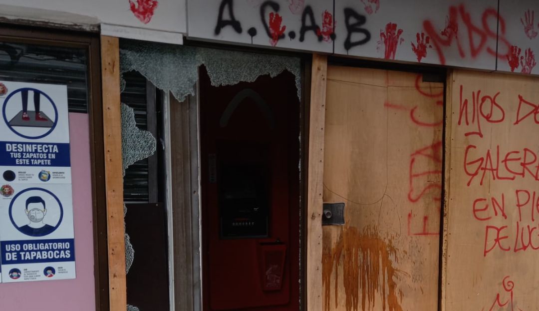 Establecimientos públicos y privados fueron vandalizados Establecimientos públicos y privados fueron vandalizados