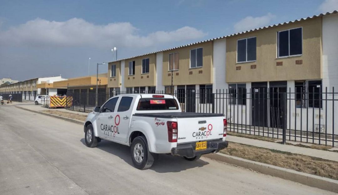 La constructora se refirió a las denuncias sobre energía eléctrica, entrega de zonas comunes y represamiento de aguas en Parques de Bolívar La constructora se refirió a las denuncias sobre energía eléctrica, entrega de zonas comunes y represamiento de aguas en Parques de Bolívar