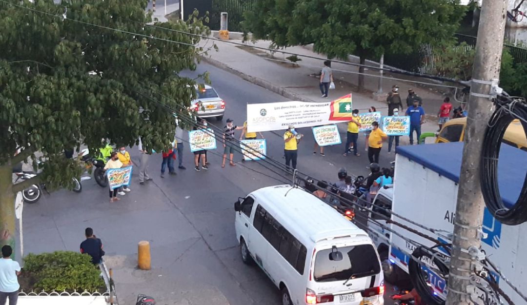 Pidieron a la Alcaldía soluciones a las inundaciones en sus vías, lozas y rejillas partidas, inseguridad y habitantes de calle Pidieron a la Alcaldía soluciones a las inundaciones en sus vías, lozas y rejillas partidas, inseguridad y habitantes de calle