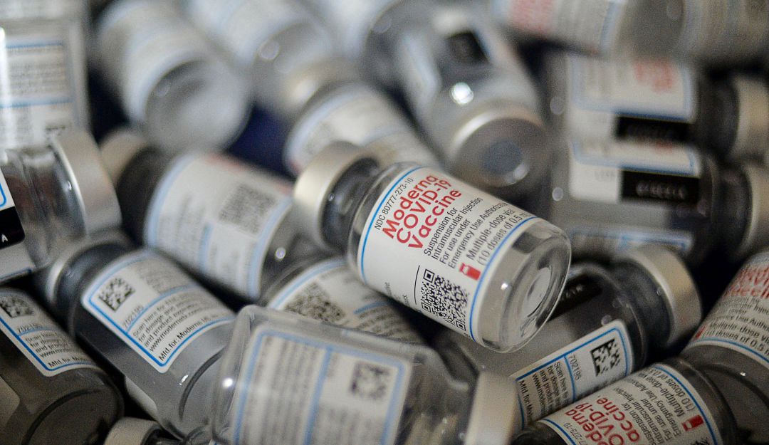 Vacunas contra Covid-19 de la farmacéutica Moderna. Vacunas contra Covid-19 de la farmacéutica Moderna.